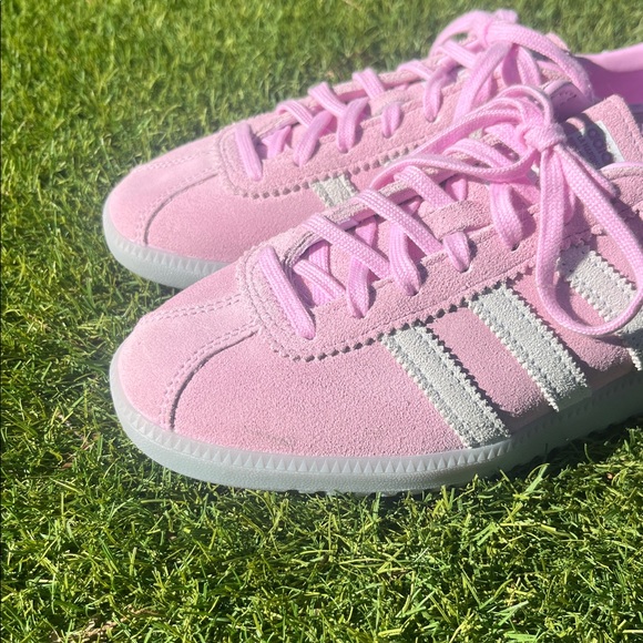 Like New Adidaa Bermuda Sneakers - Picture 8 of 11